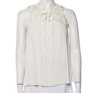 Alice + Olivia
Crew Neck Sleeveless Blouse